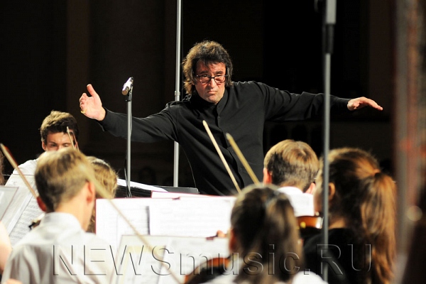 Юрий Башмет дирижирует юношеским оркестром