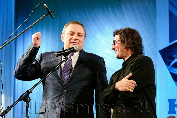 Вышедший на сцену мэр Сочи Анатолий Пахомов завершил Зимний фестиваль искусств