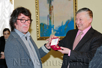 Анатолий Карпов вручил Юрию Башмету грамоту и знак