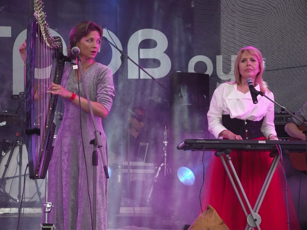 Хелависа и Ольга Кормухина на фестивале Остров.ру