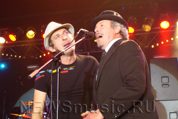 Макаревич вместе с «Оркестром креольского танго» переделал хит «Мама, я нашел нефть» практически до неузнаваемости