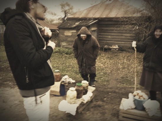 Дима Билан на импровизированном рынке