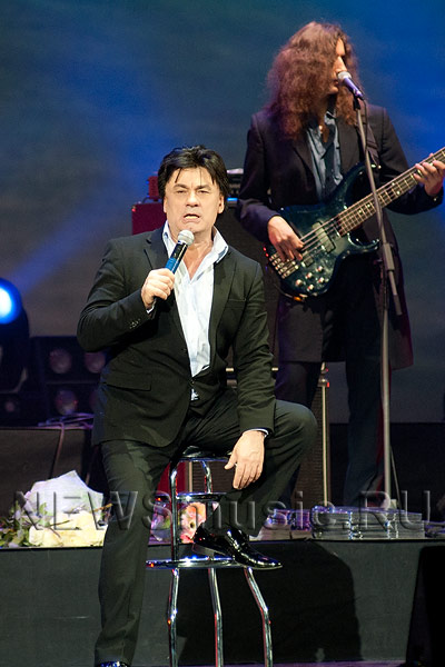 Александр Серов