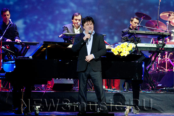 Александр Серов