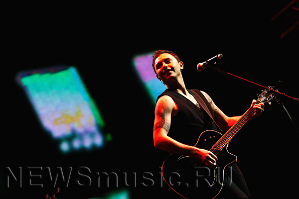 Стоило заиграть песни про «Ты любишь меня» или «Просто такую сильную любовь» - искра проходила мгновенно