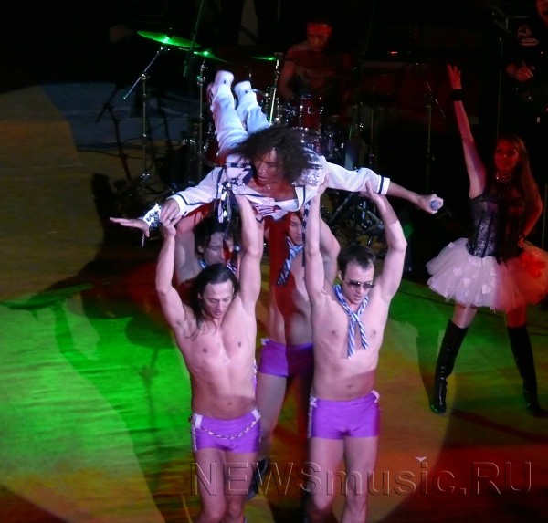 Леонтьев добавил эротики в свое шоу 