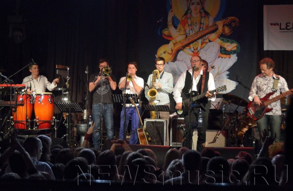 И снова Гребенщиков поблагодарил всех за то, что пришли