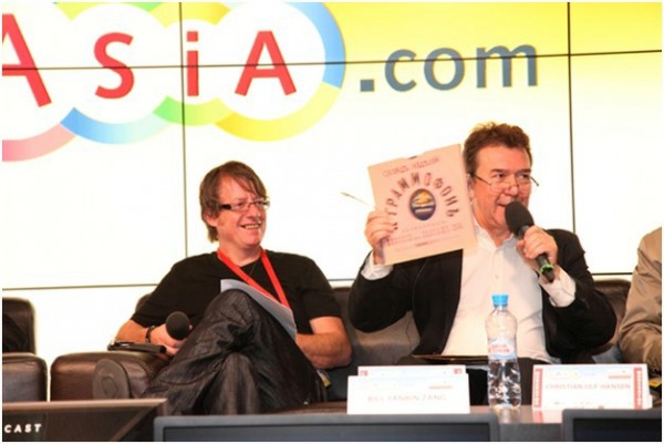 Александр Тихонов, главный аналитик агентства Интермедиа, показал первую пиратскую пластинку