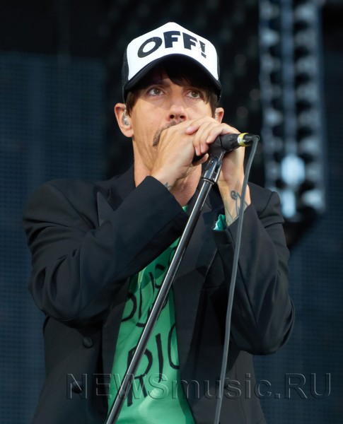 Энтони Кидис (Anthony Kiedis) — вокал Red Hot Chili Peppers