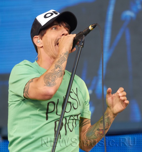 Энтони Кидис (Anthony Kiedis) — вокал Red Hot Chili Peppers
