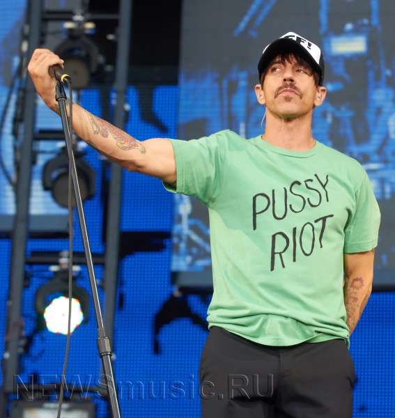 Энтони Кидис (Anthony Kiedis) — вокал Red Hot Chili Peppers