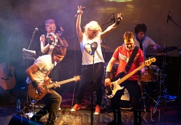 Катя Гордон, Б2