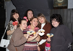 Лена Третьякова подписала валентинки