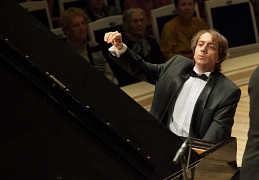 Мирослав Култышев (фортепиано)