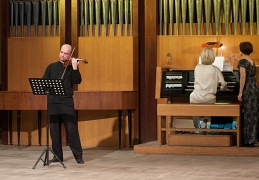 Иветта Апкальне