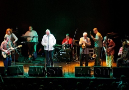 25 октября группа «Аукцыон» выступила в московском клубе YotaSpace.