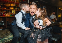 Митя Фомин с крестниками