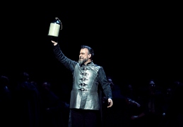 0499 Carlos Alvarez as Iago in Otello (C) ROH 2019. Photograph by Catherine Ashmore
