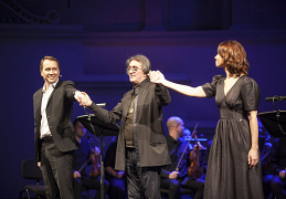 Юрий Башмет с режиссером Мариной Брусникиной задумали весьма неожиданное действо с Евгением Мироновым и Александрой Урсуляк: соединить музыку Грига и рассказы Максима Горького.