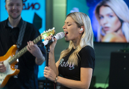 Новая песня о наболевшем, призналась певица