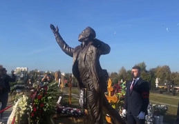 Памятник Борису Моисееву