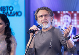 Лидер «Ленинграда» рассказал, как борется с тиранией счастья