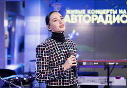 «Помада на щеке» волнует певицу до слез