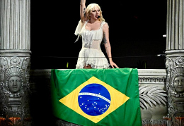 Lady Gaga на пляже Копакабана Бразилия