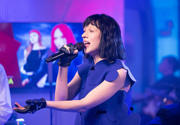 Певица стала впускать в свое творчество необычных людей