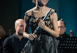 В «Мелодии для флейты» из оперы «Орфей и Эвридика» Глюка, премьера которой в 1774 году прошла именно в Парижской опере, солировала София Ивина