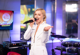 Юлианна Караулова спела на марафоне «Авторадио»