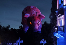 «Пинкфлойдовская» свинья на SandlerFest