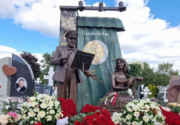 Памятник Бедросу Киркорову