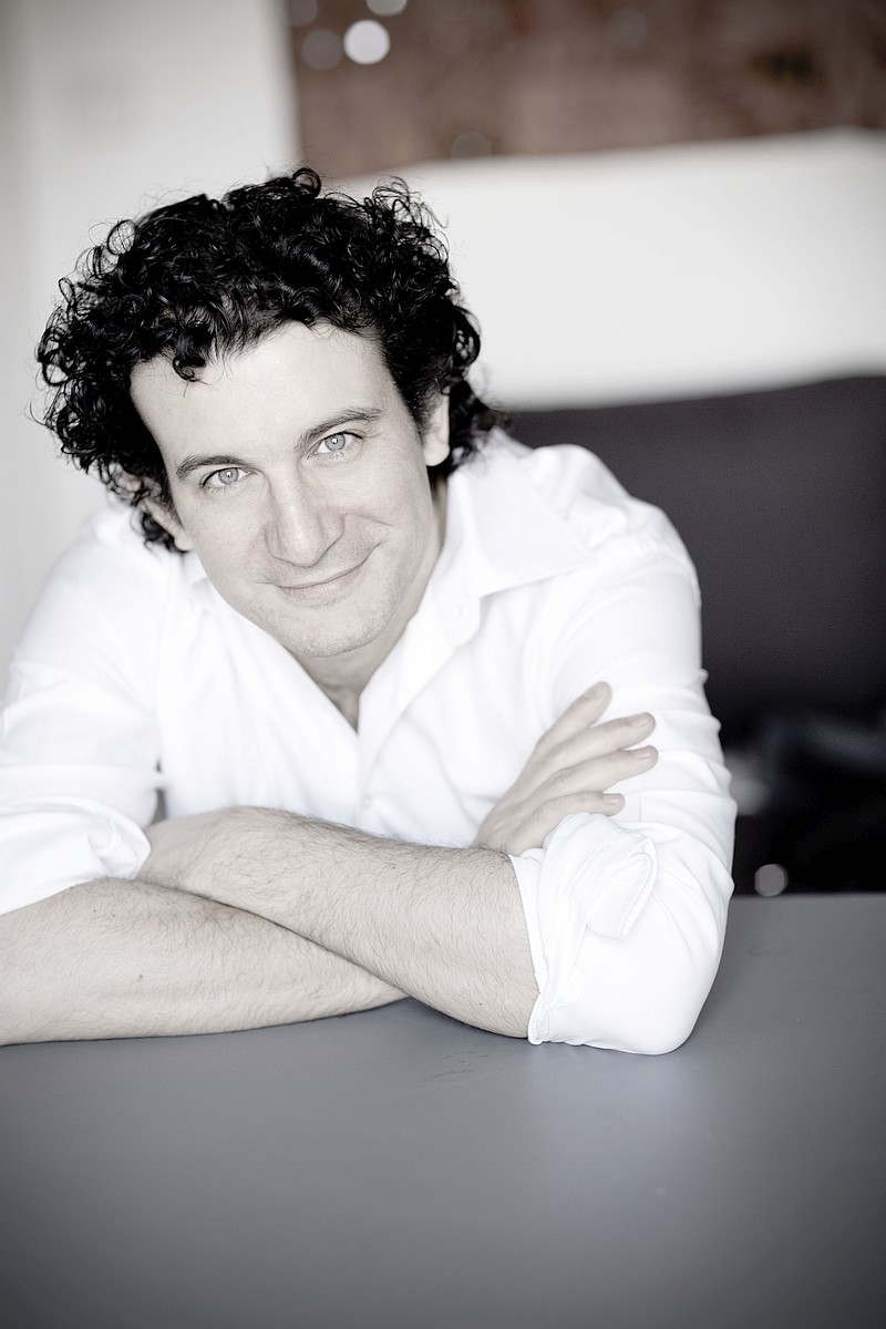 0Alain Altinoglu by Marco Borggreve006.jpg