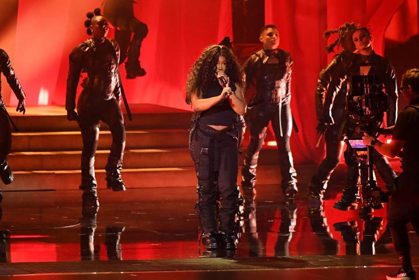 SZA_performance_2024 GRAMMYs_GettyImages-1986421260.jpg