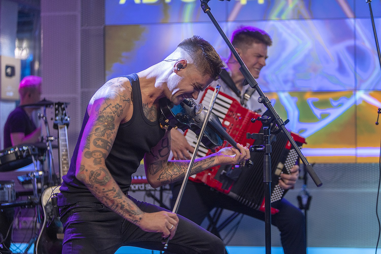 The Hatters спели «Прогулку» на «Авторадио».jpg