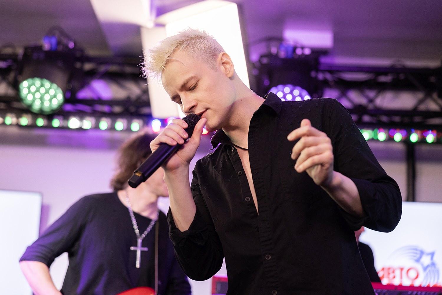 В студии прозвучали всенародные хиты.jpg