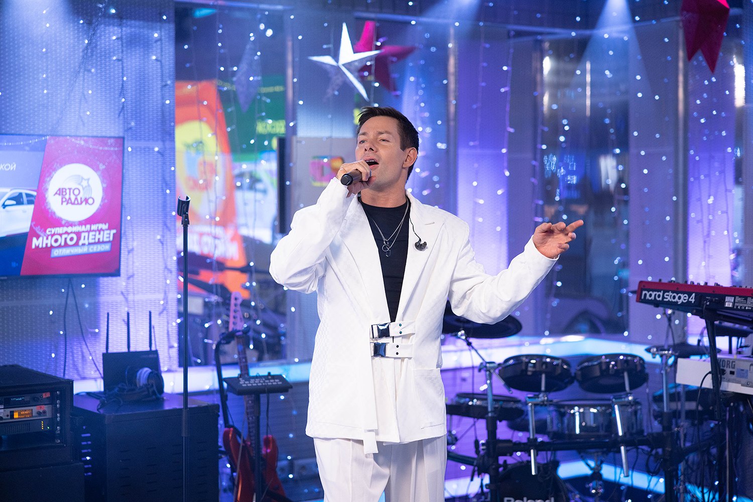 Свою новую песню Стас спел в прямом эфире.jpg